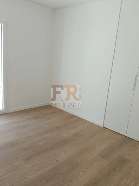 Moradia T4 para Venda em Fernao Ferro