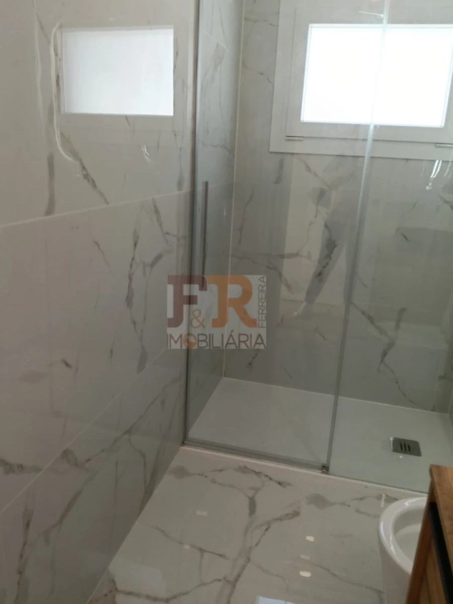 Moradia T4 para Venda em Fernao Ferro Foto 23