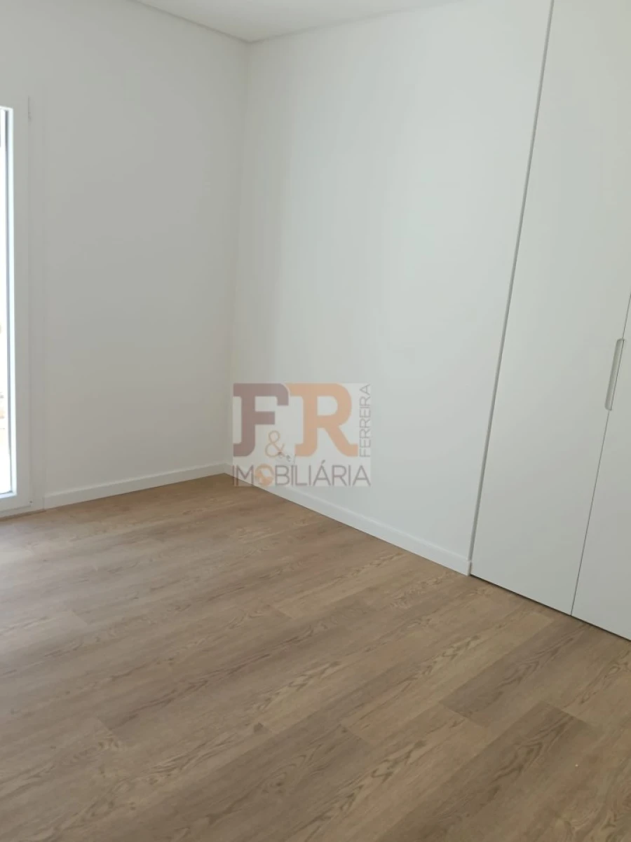 Moradia T4 para Venda em Fernao Ferro Foto 24