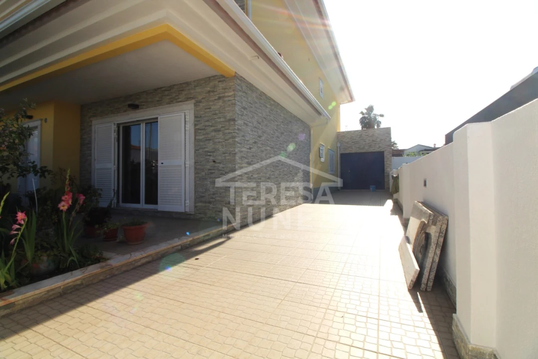 Moradia T6 para Venda em Fernao Ferro Foto 4