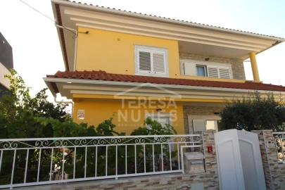 Moradia T6 para Venda em Fernao Ferro