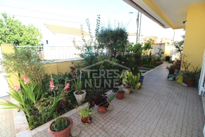 Moradia T6 para Venda em Fernao Ferro