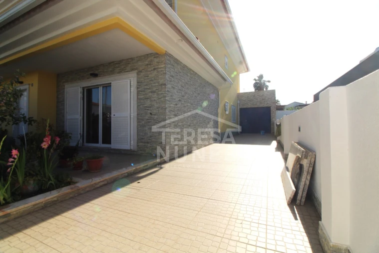 Moradia T6 para Venda em Fernao Ferro Foto 4