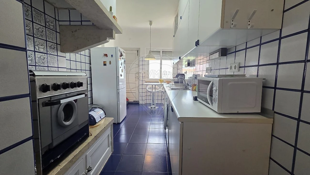 Apartamento T4 para Arrendamento em Alvalade Foto 15