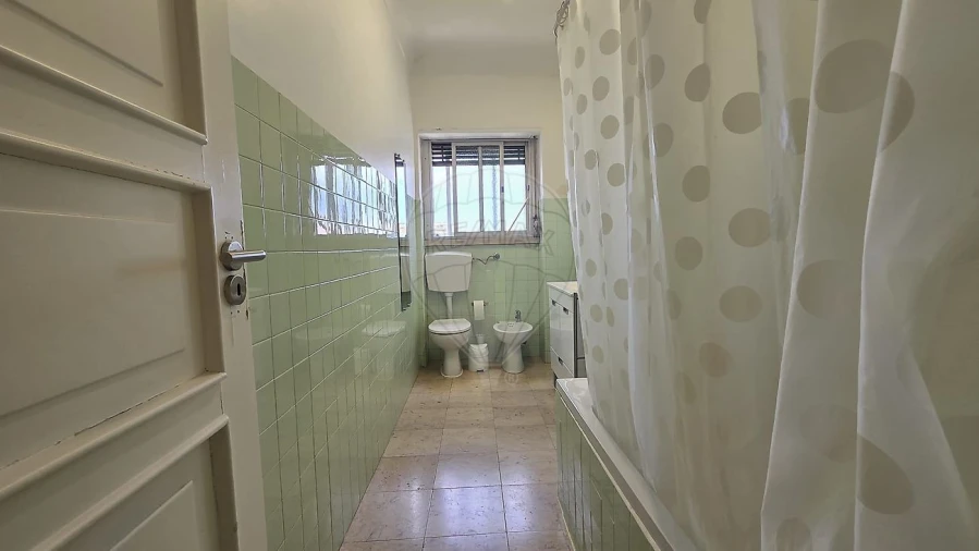 Apartamento T4 para Arrendamento em Alvalade Foto 11