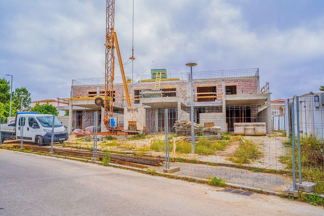 Moradia T4 para Venda em Rio Maior Foto 1