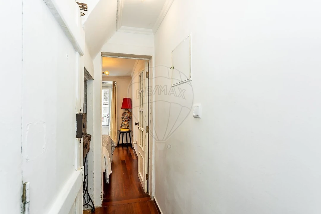 Apartamento T1 para Venda em Santa Maria Maior Foto 3