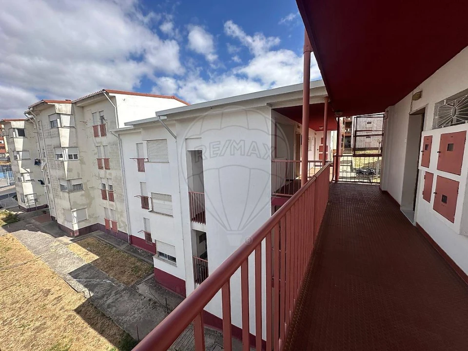 Apartamento T3 para Venda em Queluz e Belas Foto 1