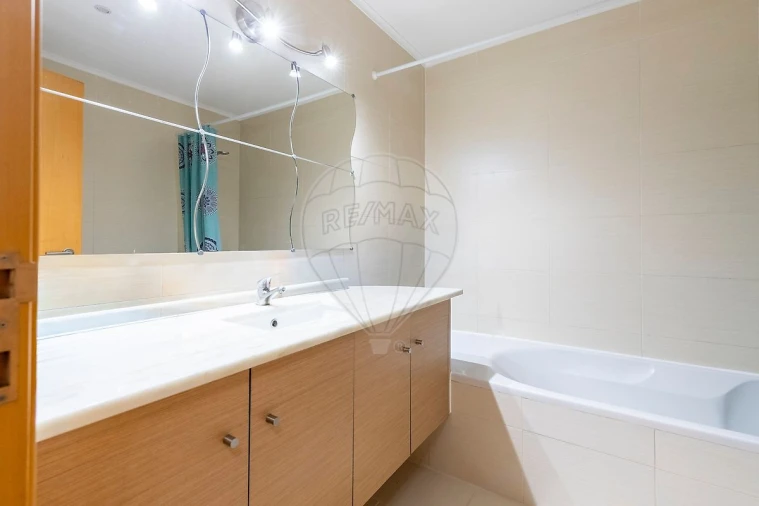 Apartamento T2 para Venda em Santa Maria, São Pedro e Matacães Foto 19