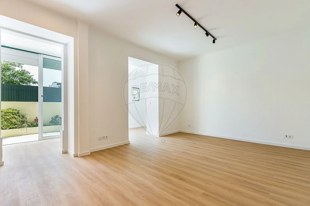 Apartamento T2 para Venda em Ajuda Foto 2
