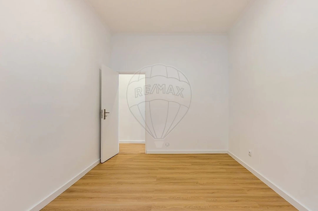 Apartamento T2 para Venda em Ajuda Foto 19
