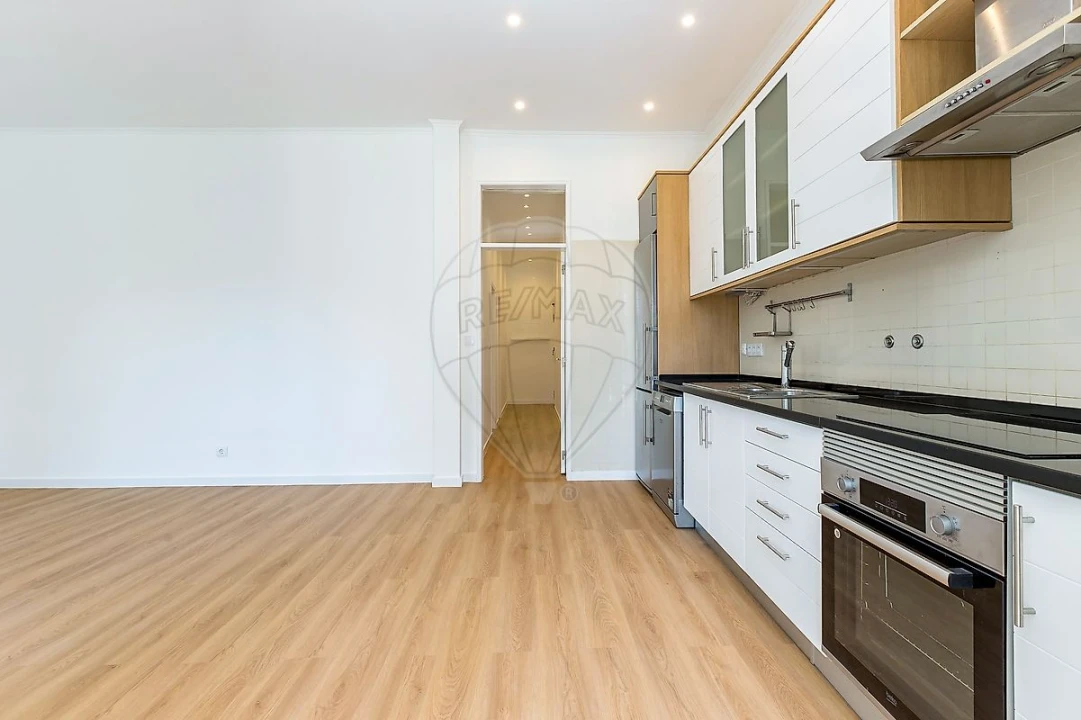 Apartamento T2 para Venda em Ajuda Foto 8