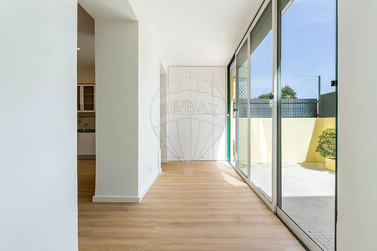 Apartamento T2 para Venda em Ajuda Foto 13