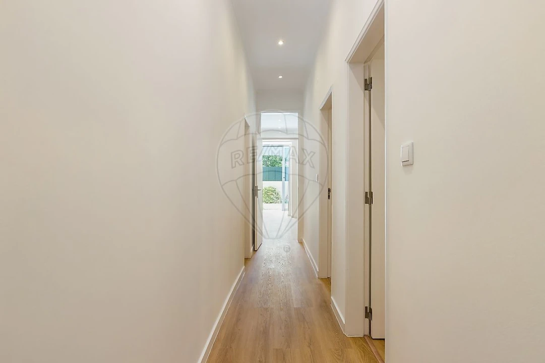 Apartamento T2 para Venda em Ajuda Foto 4