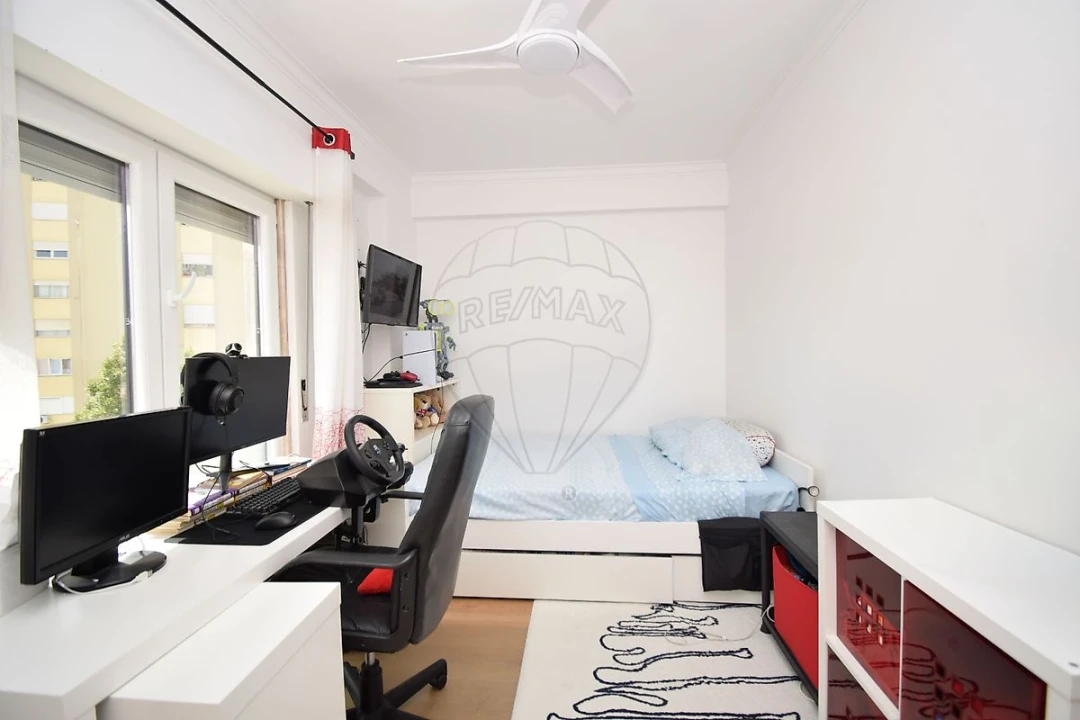 Apartamento T3 para Venda em Santo António dos Cavaleiros e Frielas Foto 1