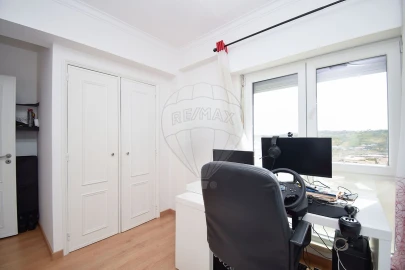 Apartamento T3 para Venda em Santo António dos Cavaleiros e Frielas
