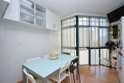 Apartamento T3 para Venda em Santo António dos Cavaleiros e Frielas