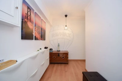Apartamento T3 para Venda em Santo António dos Cavaleiros e Frielas