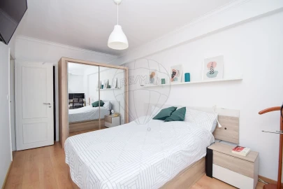 Apartamento T3 para Venda em Santo António dos Cavaleiros e Frielas