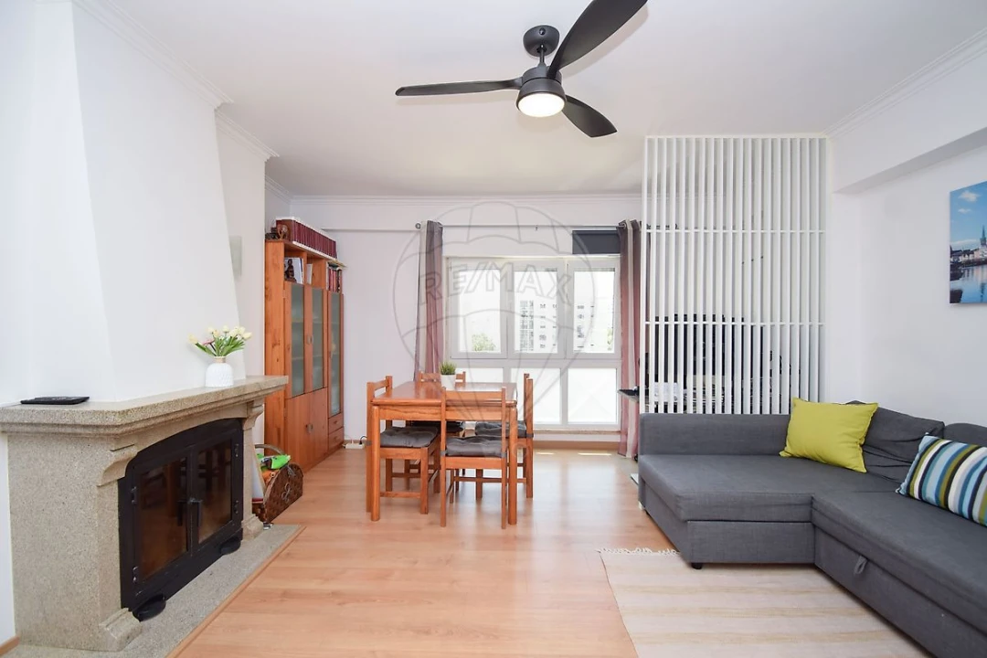 Apartamento T3 para Venda em Santo António dos Cavaleiros e Frielas Foto 13