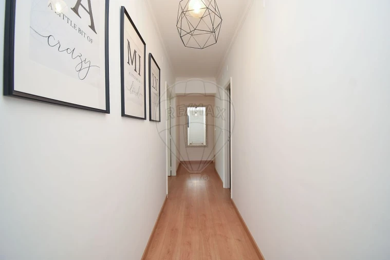 Apartamento T3 para Venda em Santo António dos Cavaleiros e Frielas Foto 9