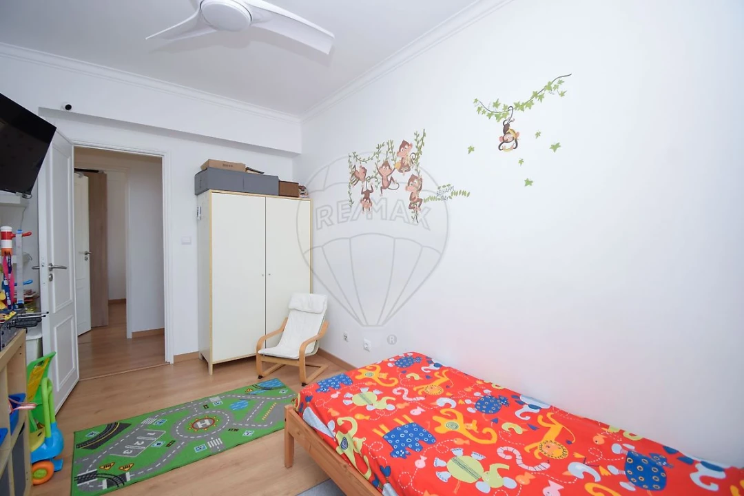 Apartamento T3 para Venda em Santo António dos Cavaleiros e Frielas Foto 4
