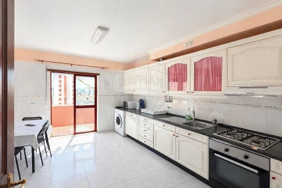 Apartamento T3 para Venda em Carregado e Cadafais