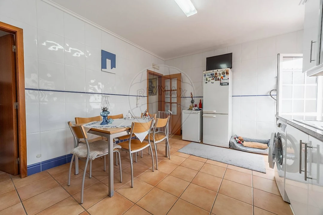 Moradia T4 para Venda em Aradas Foto 3