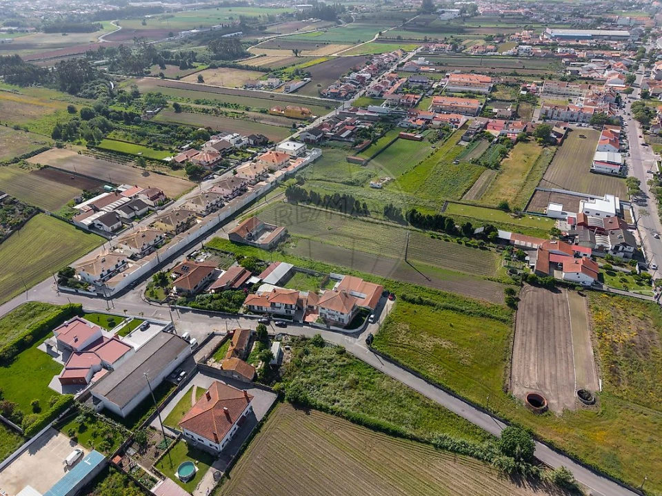 Moradia T4 para Venda em Aradas Foto 39