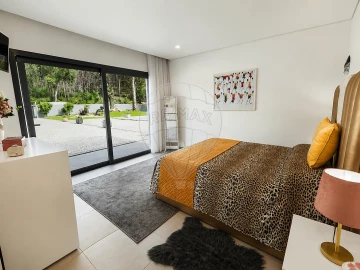 Moradia T4 para Venda em Fonte Arcada