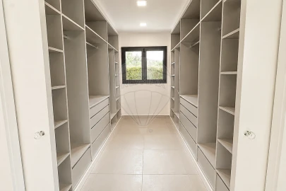 Moradia T4 para Venda em Fonte Arcada