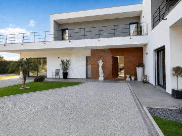 Moradia T4 para Venda em Fonte Arcada
