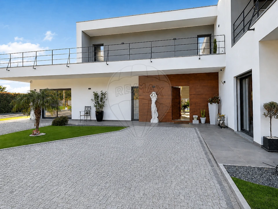 Moradia T4 para Venda em Fonte Arcada Foto 5