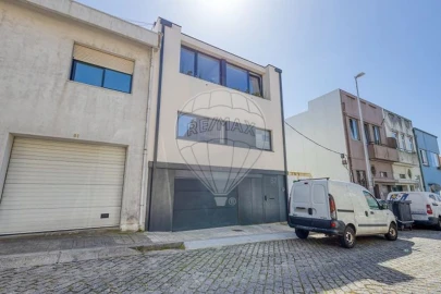Moradia T7 para Venda em Paranhos