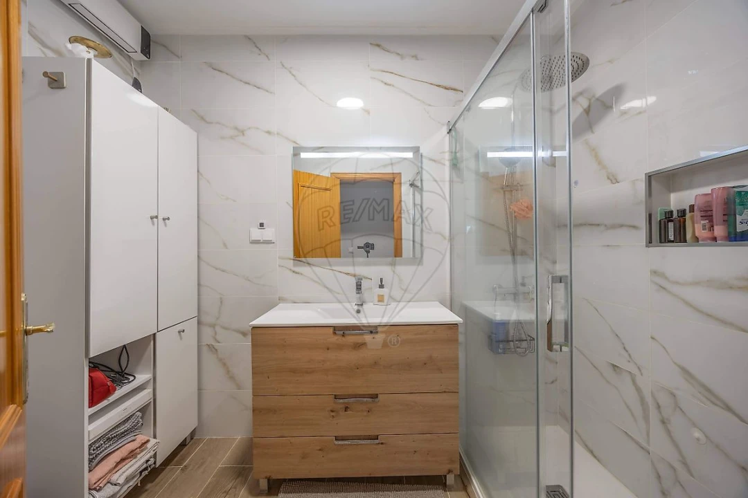 Apartamento T2 para Venda em Algueirão-Mem Martins Foto 2