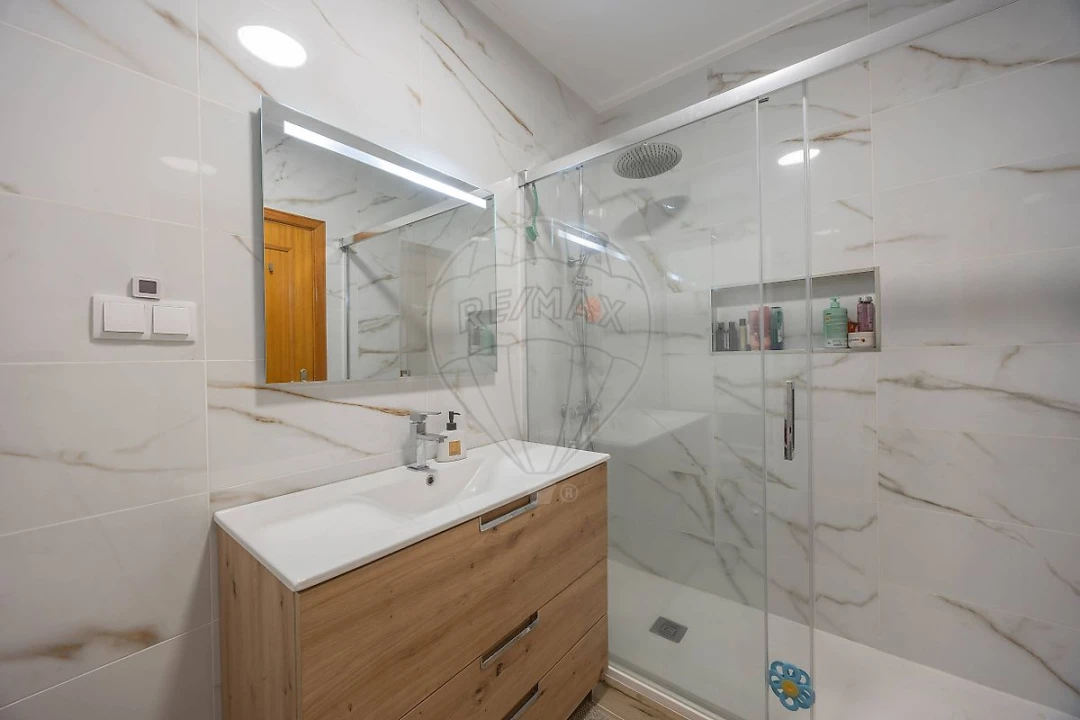 Apartamento T2 para Venda em Algueirão-Mem Martins Foto 1