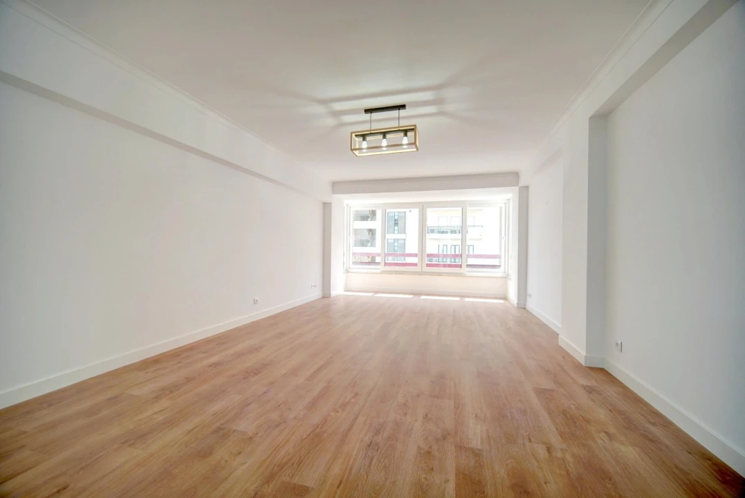 Apartamento T3 para Venda em São Domingos de Benfica Foto 3
