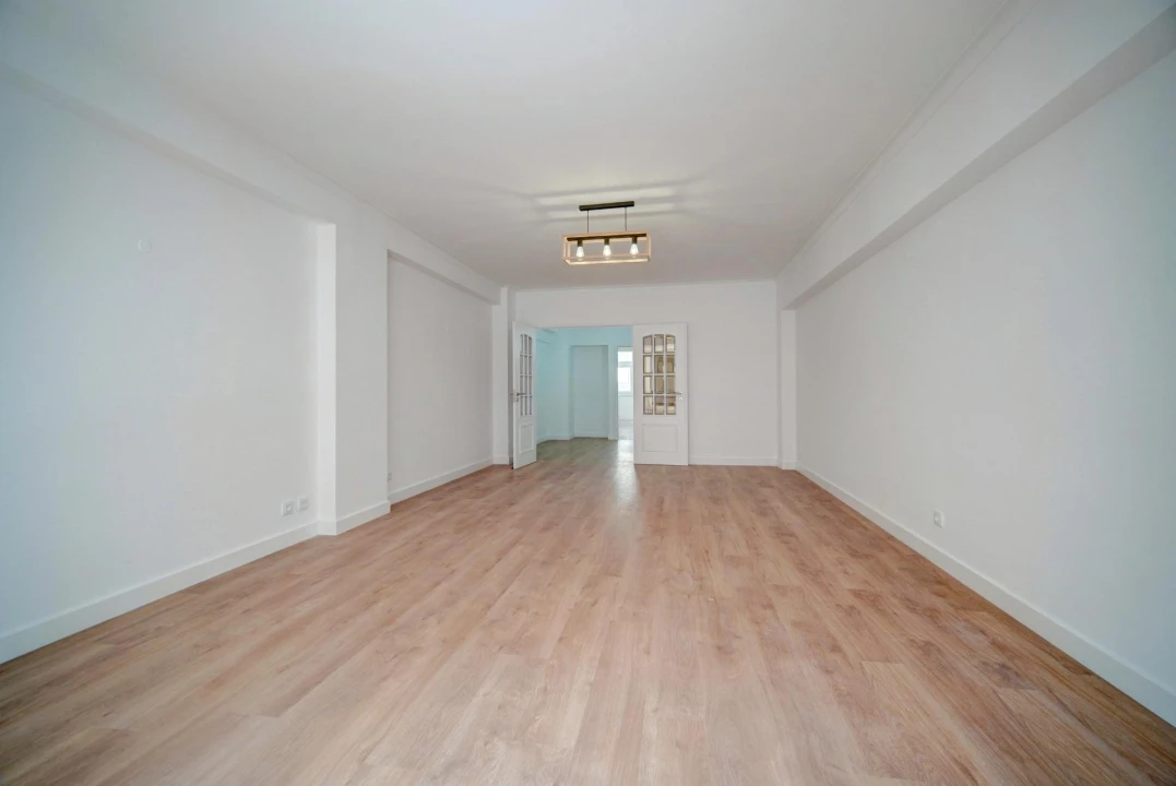 Apartamento T3 para Venda em São Domingos de Benfica Foto 4