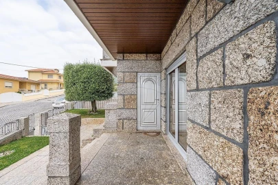 Moradia T4 para Venda em Campos e Louredo