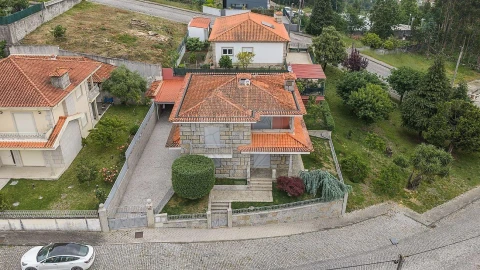 Moradia T4 para Venda em Campos e Louredo