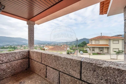 Moradia T4 para Venda em Campos e Louredo