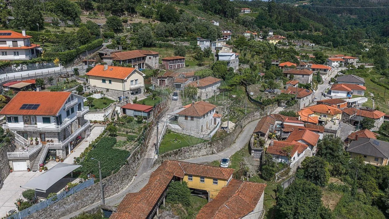 Moradia T4 para Venda em Sobradelo da Goma Foto 3