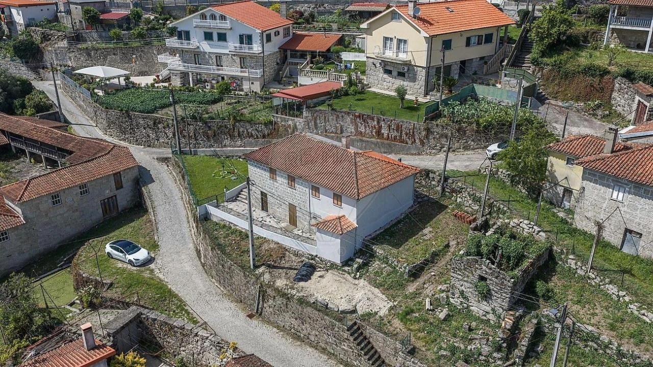 Moradia T4 para Venda em Sobradelo da Goma Foto 4
