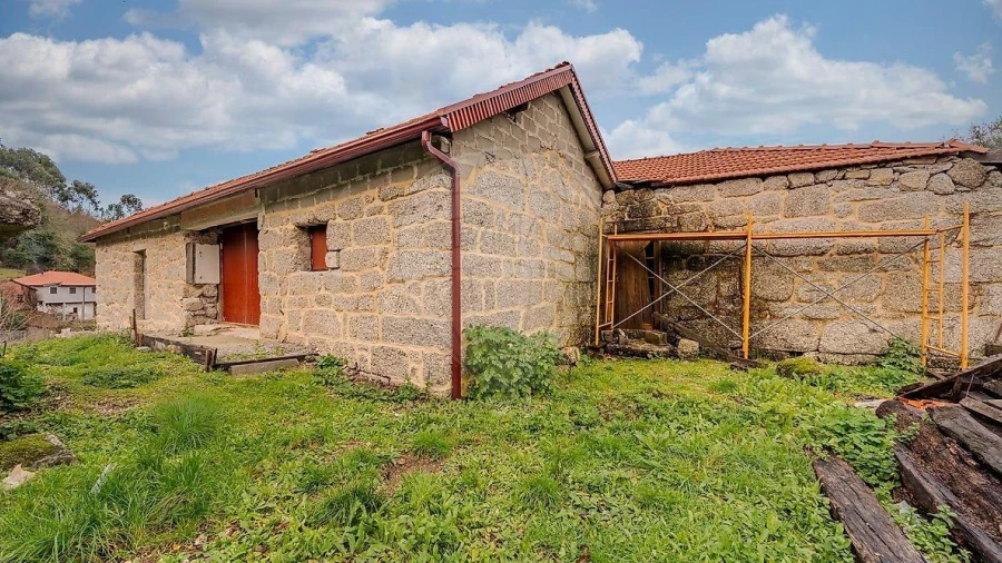 Moradia T9 para Venda em Vieira do Minho