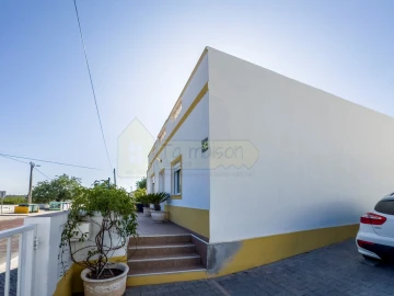 Moradia T2 para Venda em Loule (São Sebastião)