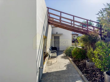 Moradia T2 para Venda em Loule (São Sebastião)