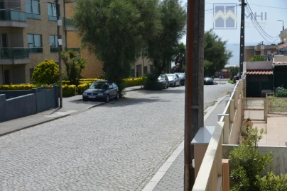 Moradia T3 para Venda em Gulpilhares e Valadares