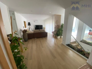 Moradia T3 para Venda em Gulpilhares e Valadares