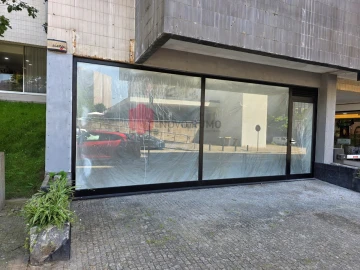 Loja para Venda em Cidade da Maia