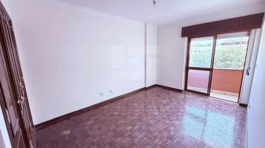 Apartamento T2 para Venda em Algueirão-Mem Martins Foto 12